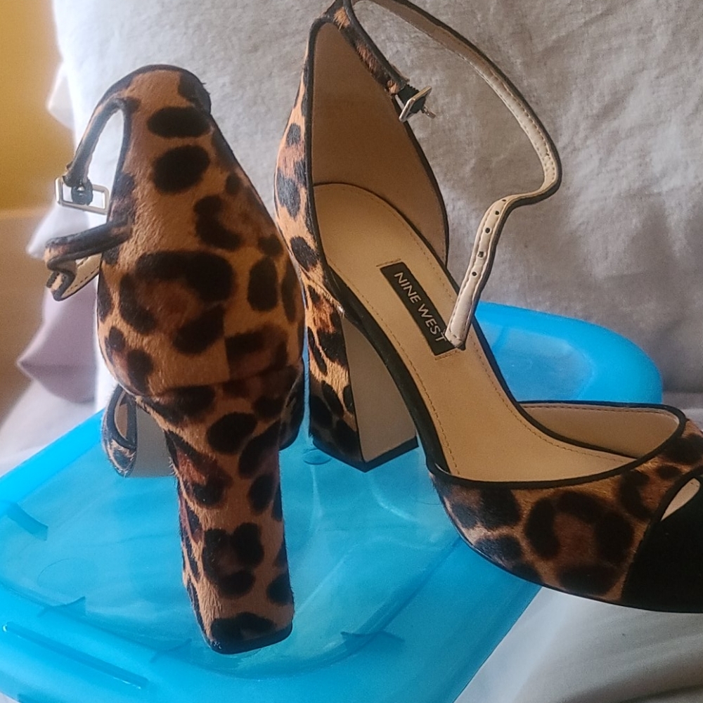 Shoes - Picture 2 of 5